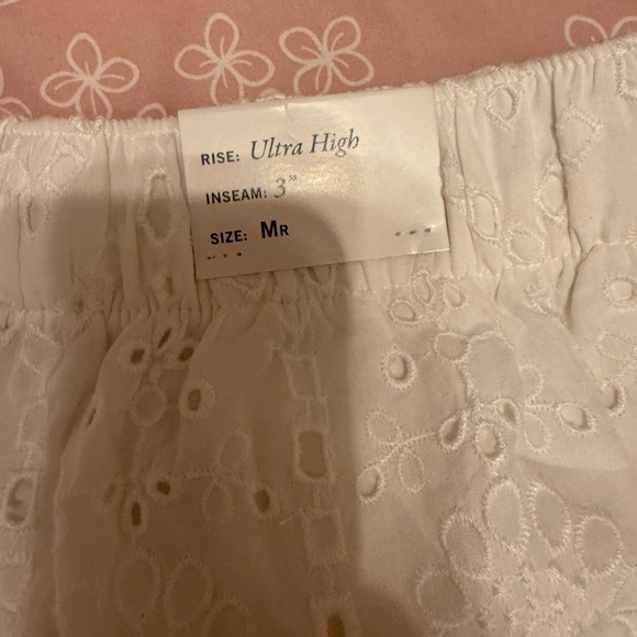 Abercrombie & Fitch White Eyelet Women Shorts - Picture 2 of 3